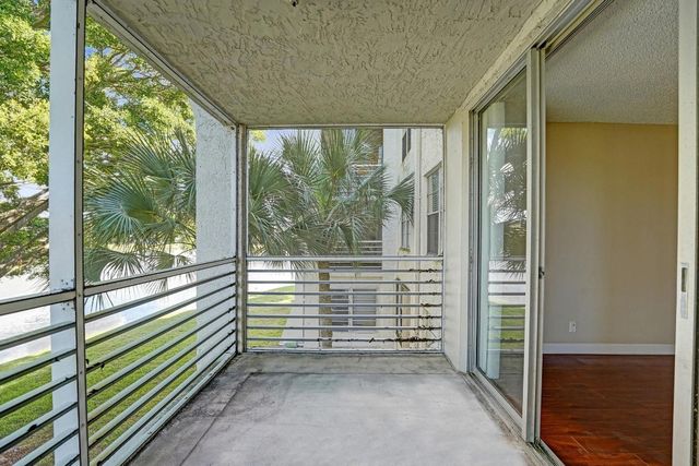 9235 Lagoon Place 308, Davie, FL 33324