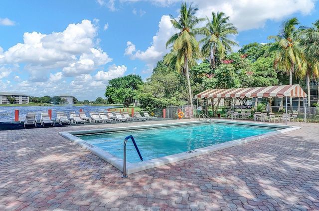 9235 Lagoon Place 308, Davie, FL 33324