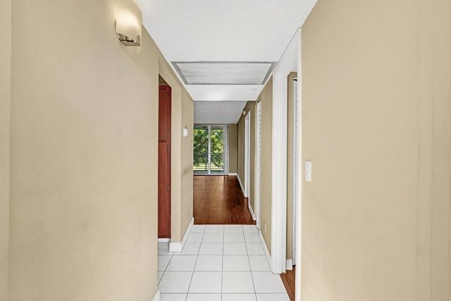 9235 Lagoon Place 308, Davie, FL 33324