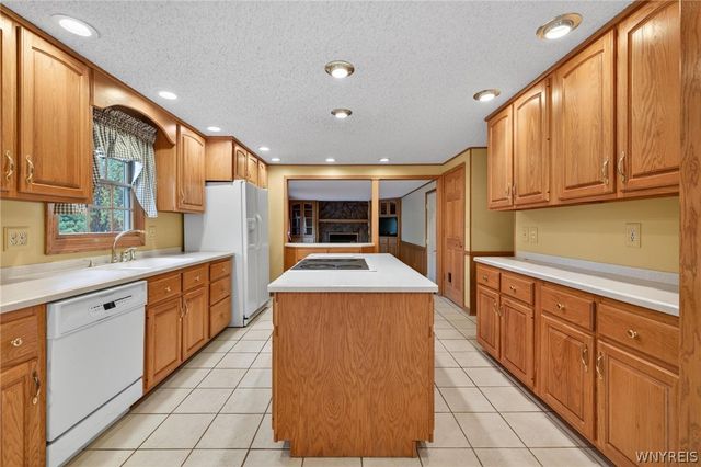 75 Pine Court North, West Seneca, NY 14224
