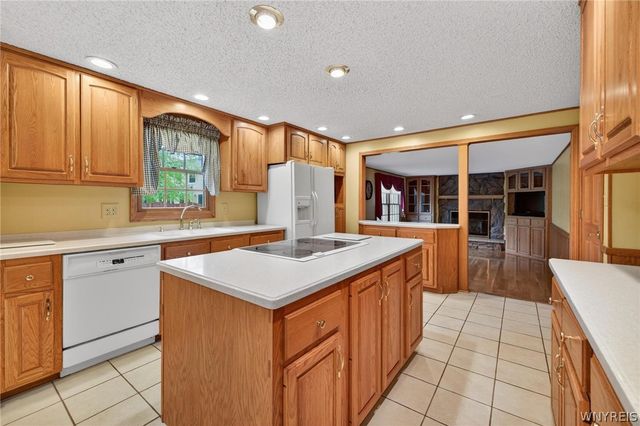 75 Pine Court North, West Seneca, NY 14224