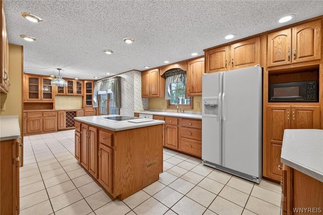 75 Pine Court North, West Seneca, NY 14224
