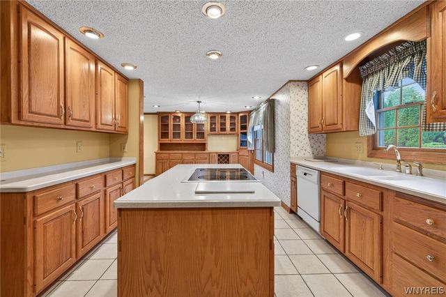75 Pine Court North, West Seneca, NY 14224