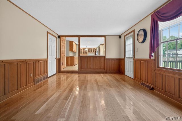 75 Pine Court North, West Seneca, NY 14224