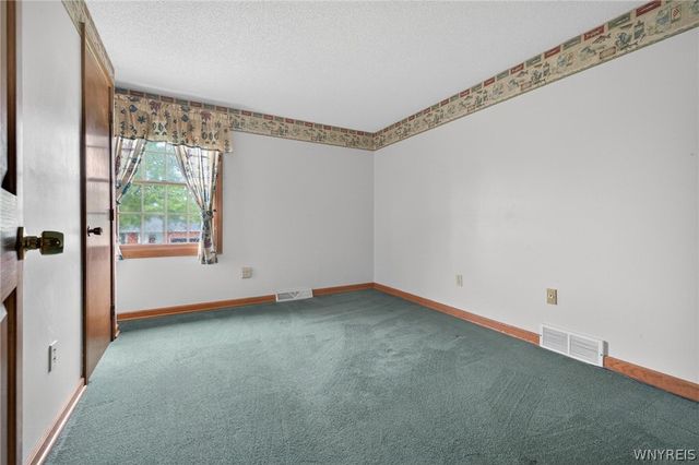 75 Pine Court North, West Seneca, NY 14224