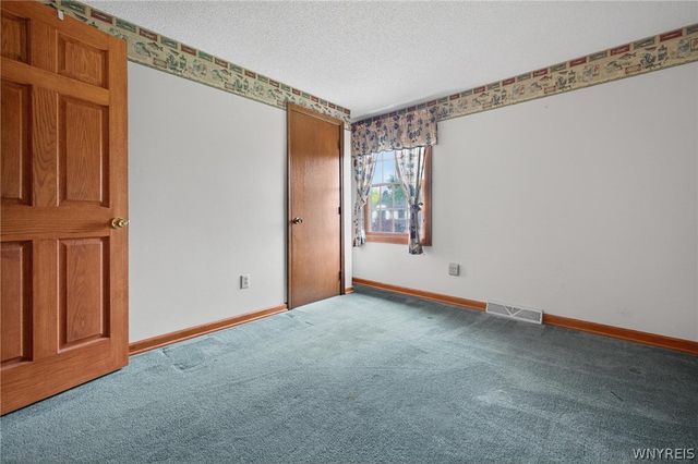 75 Pine Court North, West Seneca, NY 14224