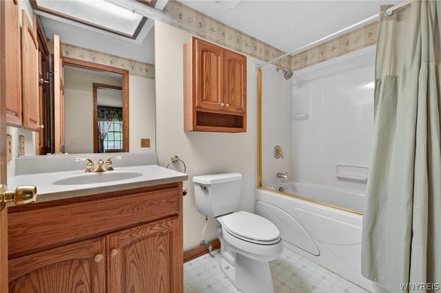 75 Pine Court North, West Seneca, NY 14224
