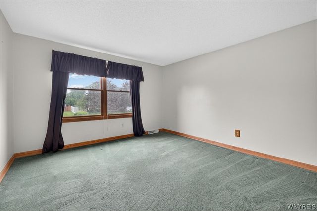75 Pine Court North, West Seneca, NY 14224