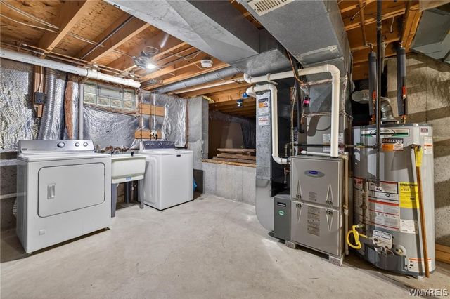 75 Pine Court North, West Seneca, NY 14224