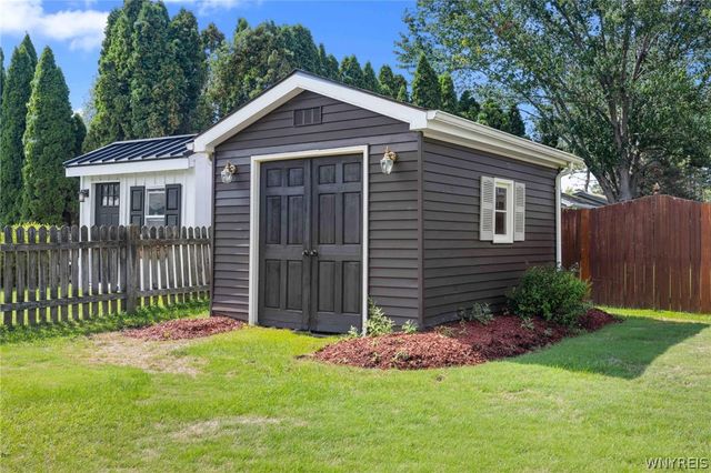 75 Pine Court North, West Seneca, NY 14224