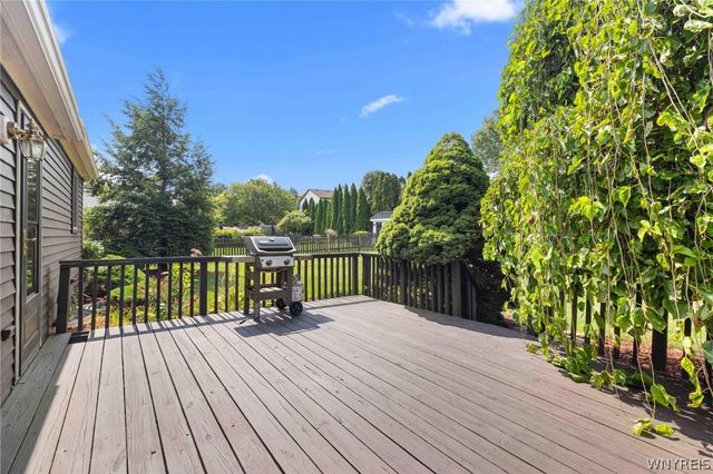 75 Pine Court North, West Seneca, NY 14224