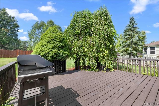 75 Pine Court North, West Seneca, NY 14224