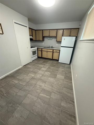 8140 Denwood Drive, Sterling Heights, MI 48312