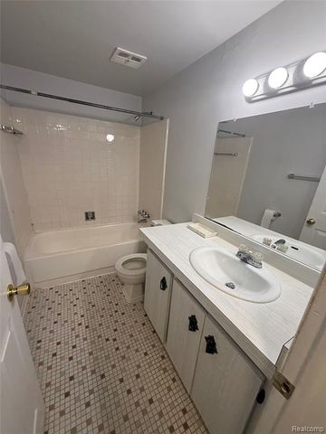 8140 Denwood Drive, Sterling Heights, MI 48312