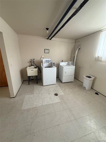 8140 Denwood Drive, Sterling Heights, MI 48312