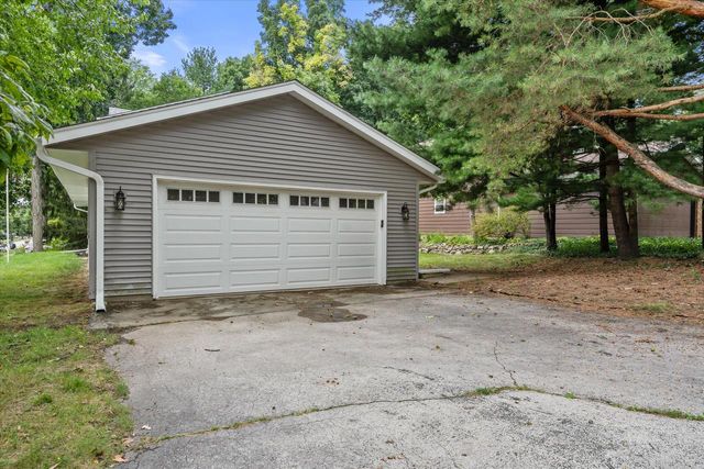 1600 Michael DRIVE, Waukesha, WI 53189