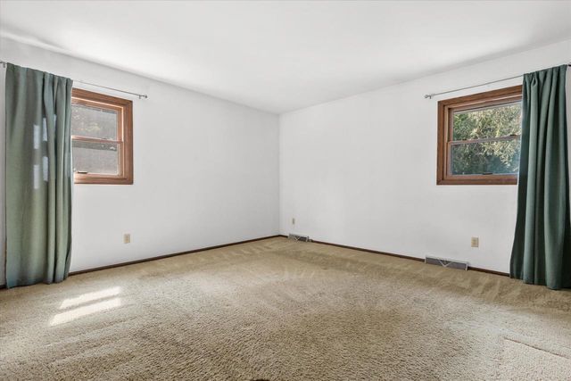 1600 Michael DRIVE, Waukesha, WI 53189