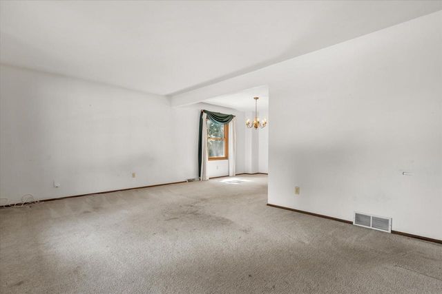 1600 Michael DRIVE, Waukesha, WI 53189