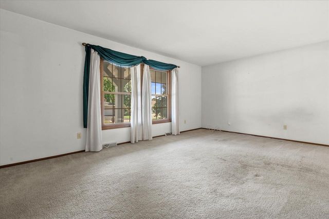 1600 Michael DRIVE, Waukesha, WI 53189