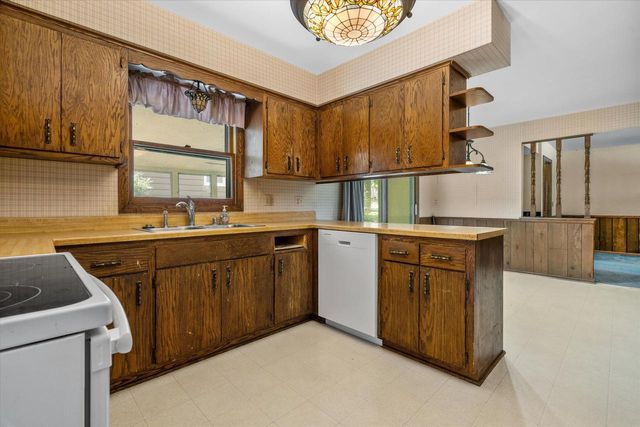 1600 Michael DRIVE, Waukesha, WI 53189