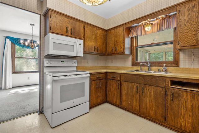 1600 Michael DRIVE, Waukesha, WI 53189