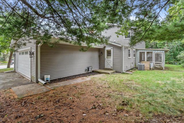 1600 Michael DRIVE, Waukesha, WI 53189