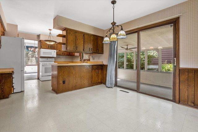 1600 Michael DRIVE, Waukesha, WI 53189