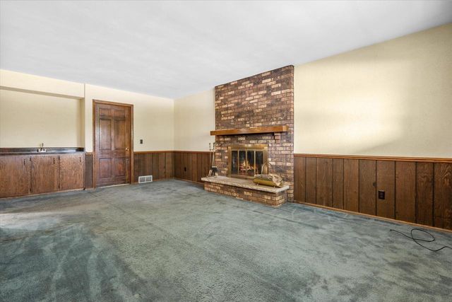 1600 Michael DRIVE, Waukesha, WI 53189