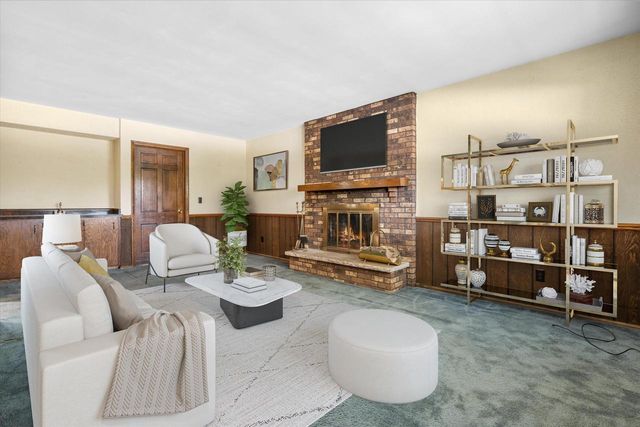 1600 Michael DRIVE, Waukesha, WI 53189