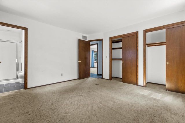1600 Michael DRIVE, Waukesha, WI 53189