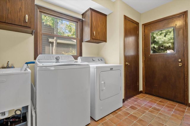 1600 Michael DRIVE, Waukesha, WI 53189