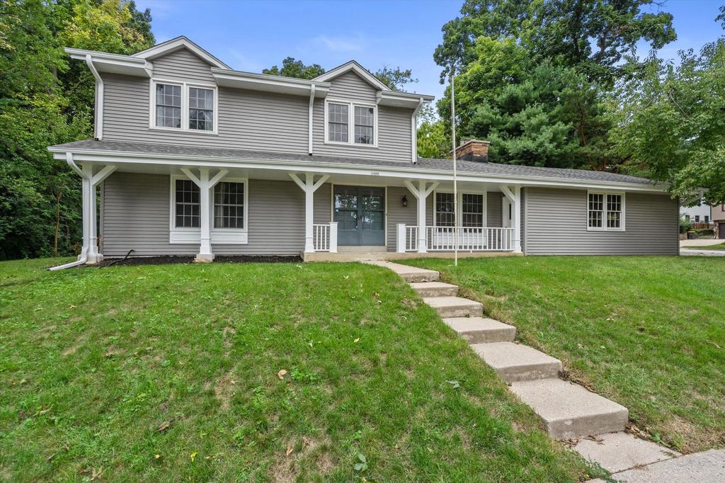 1600 Michael DRIVE, Waukesha, WI 53189