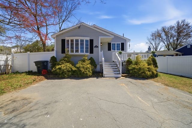 28 Elmwood St, North Andover, MA 01845
