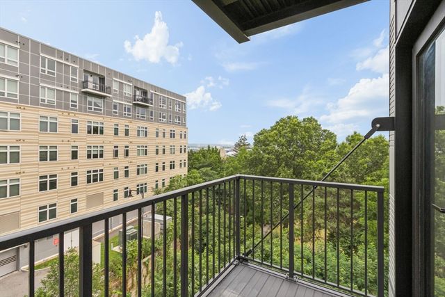 1 Nevins Hill Way 405, Boston, MA 02135