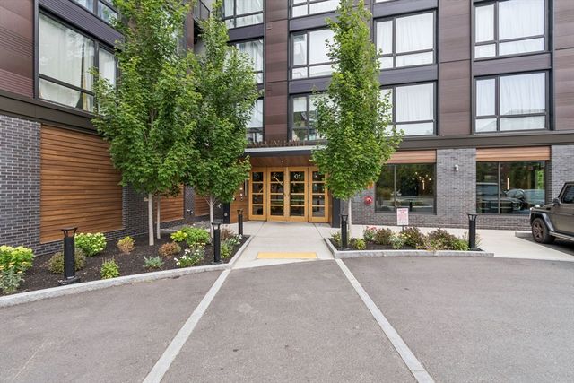 1 Nevins Hill Way 405, Boston, MA 02135