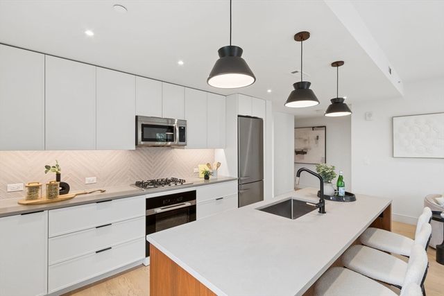 1 Nevins Hill Way 405, Boston, MA 02135