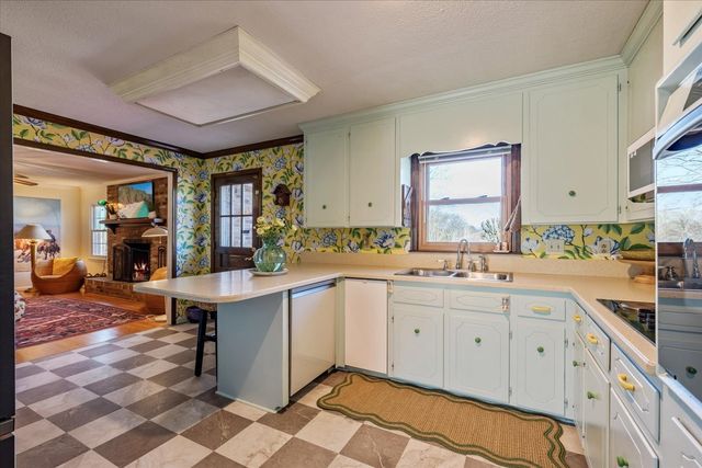 510 Hemingway Dr, Columbia, TN 38401