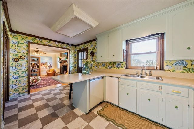 510 Hemingway Dr, Columbia, TN 38401