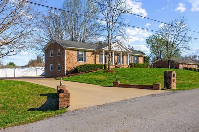 510 Hemingway Dr, Columbia, TN 38401