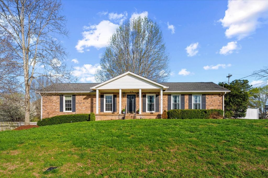 510 Hemingway Dr, Columbia, TN 38401