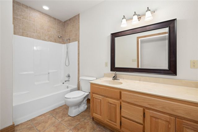 19178 Saunders Lane, Gravette, AR 72736