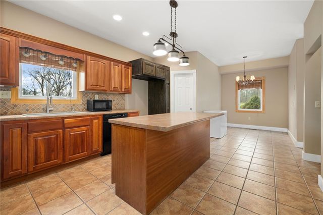 19178 Saunders Lane, Gravette, AR 72736