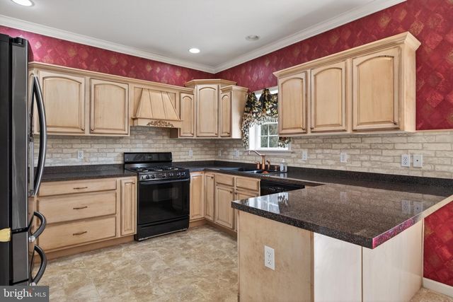275 SILVER MAPLE CT, Mount Wolf, PA 17347
