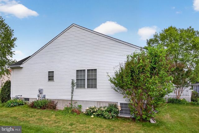 275 SILVER MAPLE CT, Mount Wolf, PA 17347