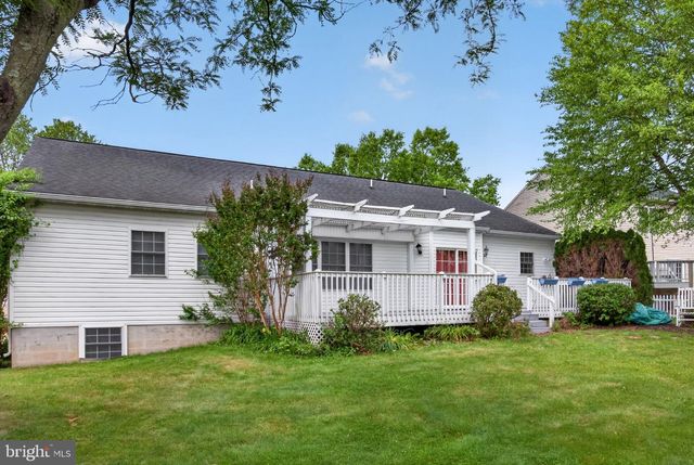 275 SILVER MAPLE CT, Mount Wolf, PA 17347