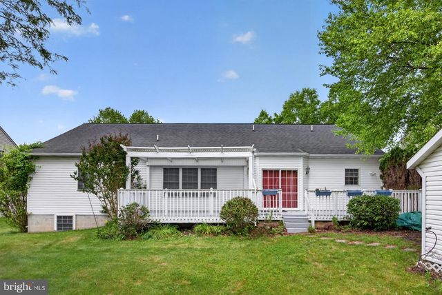275 SILVER MAPLE CT, Mount Wolf, PA 17347