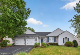 275 SILVER MAPLE CT, Mount Wolf, PA 17347