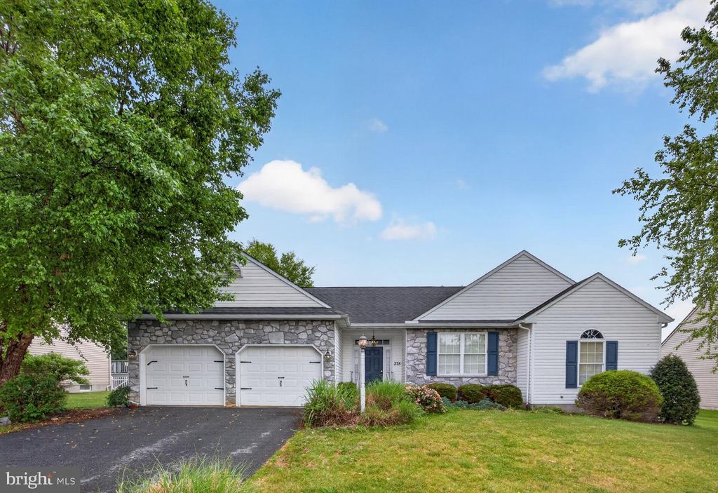 275 SILVER MAPLE CT, Mount Wolf, PA 17347