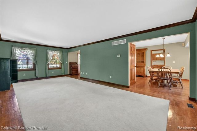 10301 Horseshoe Circle, Clarkston, MI 48348
