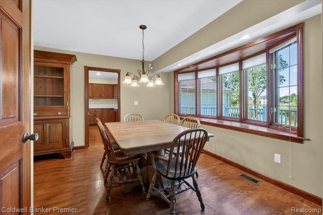 10301 Horseshoe Circle, Clarkston, MI 48348